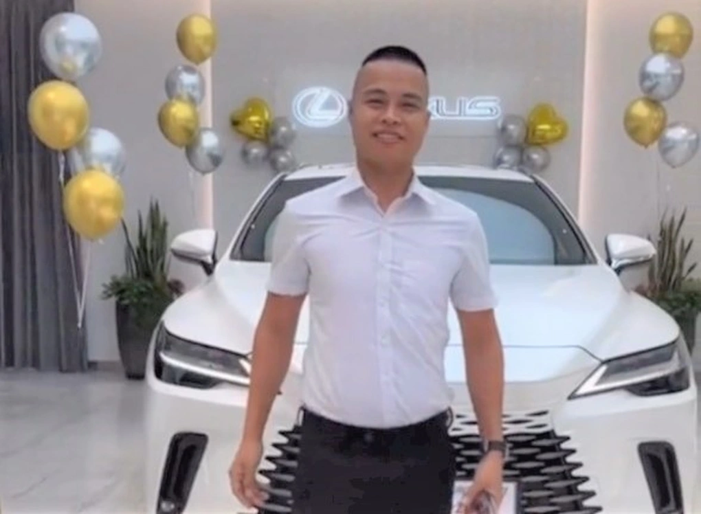 Chủ kênh TikTok 'Gia đình Hải Sen' bị bắt vì kinh doanh mỹ phẩm có dấu hiệu vi phạm 1 Chủ kênh TikTok "Gia đình Hải Sen" nổi tiếng ở Ninh Bình vừa bị cơ quan công an bắt giữ