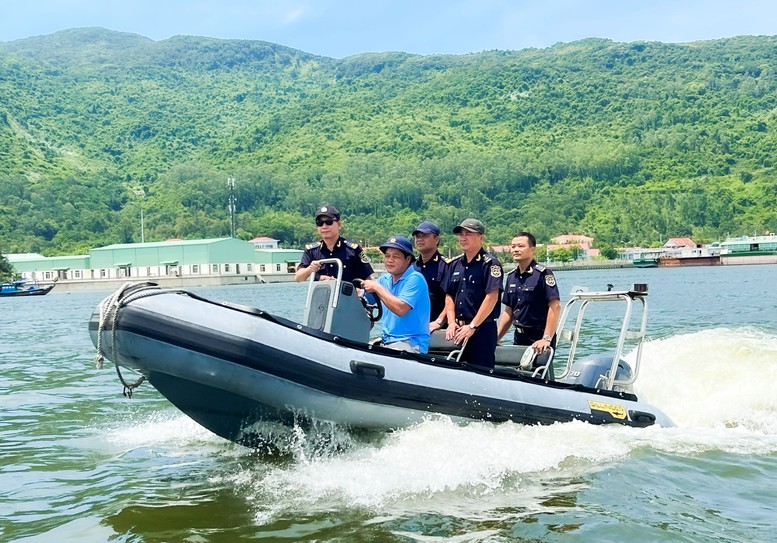 Cuc Hai quan da dong loat trien khai cac bien phap nghiep vu kiem soat hai quan tren toan tuyen mien Trung