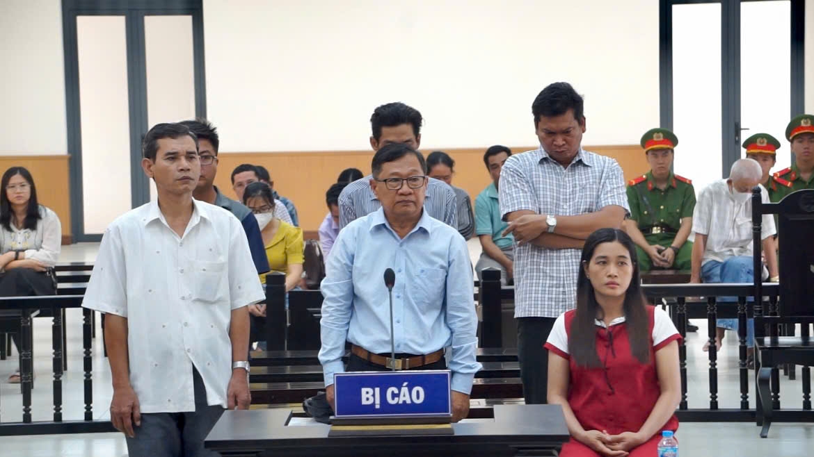 Cuu Truong ban Dan toc tinh An Giang Men Pholly