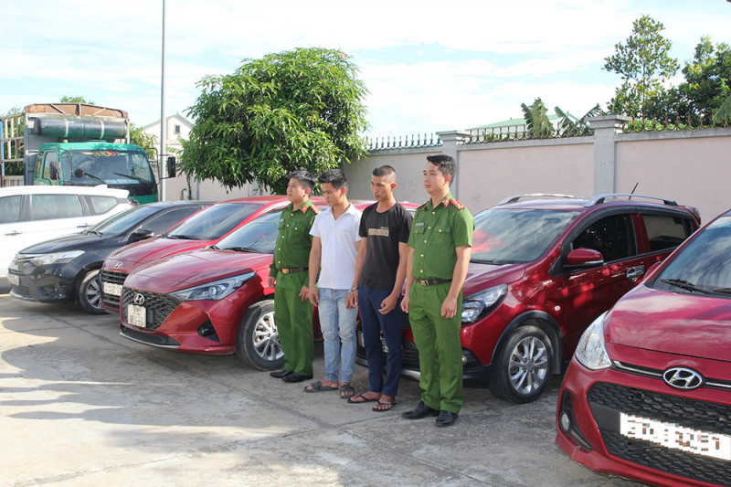 Hai doi tuong Tran Dinh Hao va Pham Dinh The cung so tang vat tai Co quan Cong an