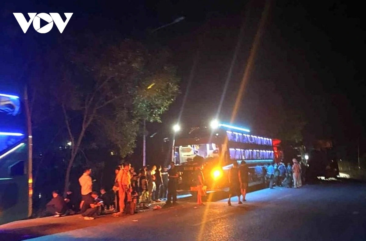 Va chạm liên hoàn giữa ba xe khách trên tuyến tránh TP Huế, nhiều hành khách bị thương 1 Hiện trường vu tai nạn