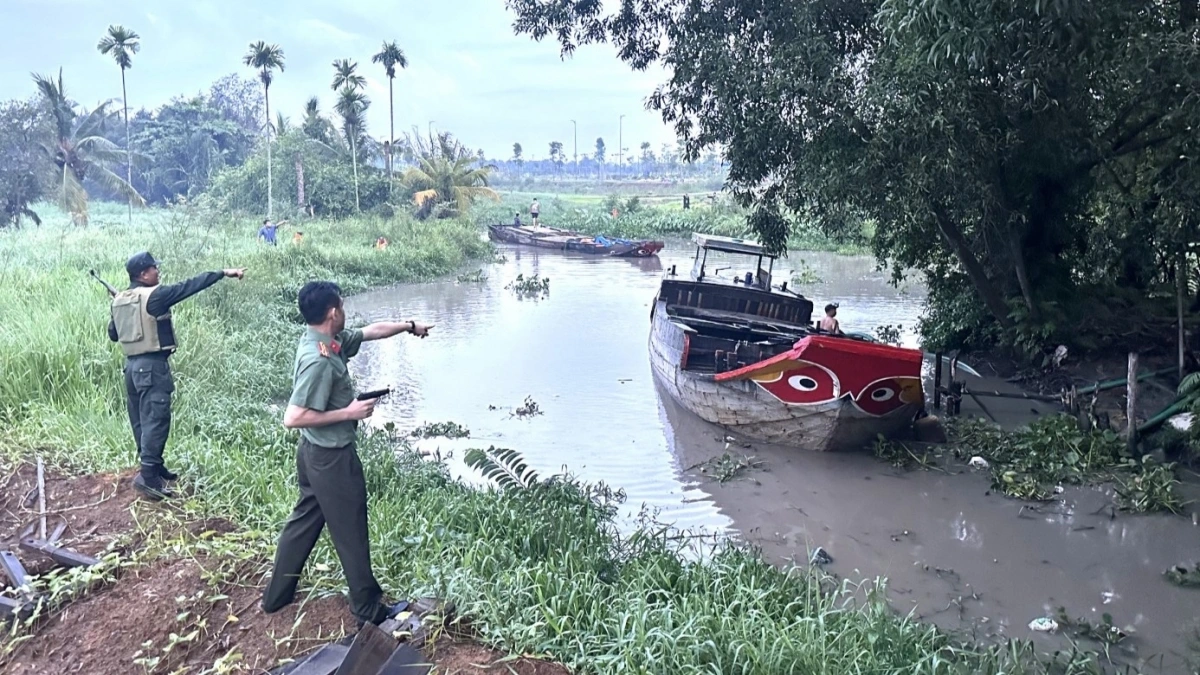 Đồng Nai: Phát hiện đường dây khai thác cát lậu trên sông, thu lợi hàng trăm triệu đồng 1 Hiện trường vụ việc