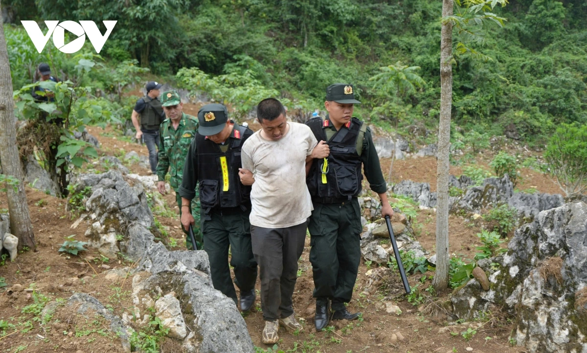 Bắt giữ nhóm người Trung Quốc vận chuyển vũ khí, chất nghi ma túy qua biên giới Cao Bằng 1 Lực lượng chức năng mật phục, bắt giữ nhóm đối tượng tại xã Nội Thôn, huyện Hà Quảng, Cao Bằng