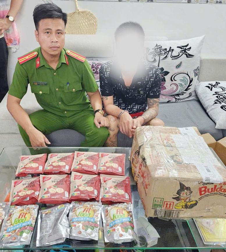 Luc luong chung nang bat giu doi tuong va tang vat bi bat giu