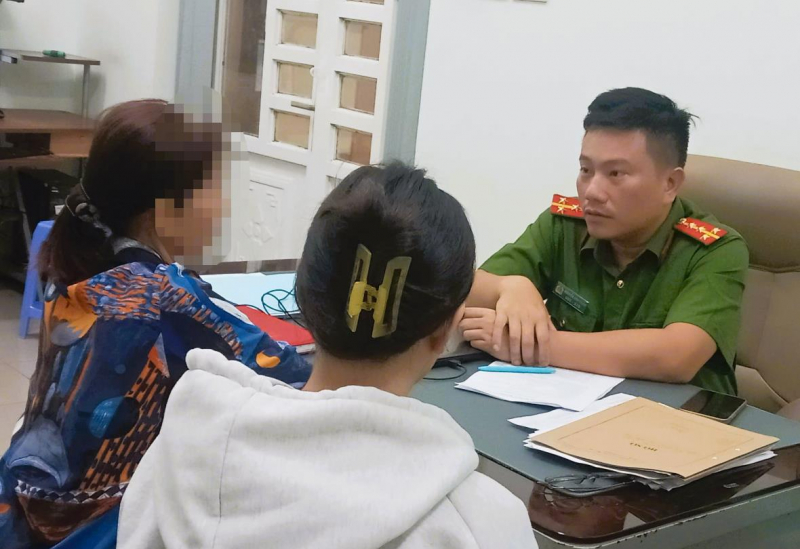 Cảnh giác với hình thức lừa đảo 'bắt cóc online': Nhiều người sập bẫy vì tác động tâm lý tinh vi 2 Mẹ con chị M được Công an giải cứu sau vụ “bắt cóc online”