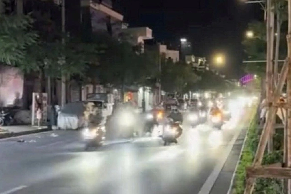 Hải Phòng: Tạm giữ 5 người liên quan vụ 'quái xế' náo loạn phố đêm 3 Một số đối tượng lạng lách, đánh võng, vượt đèn đỏ đi trên nhiều tuyến đường