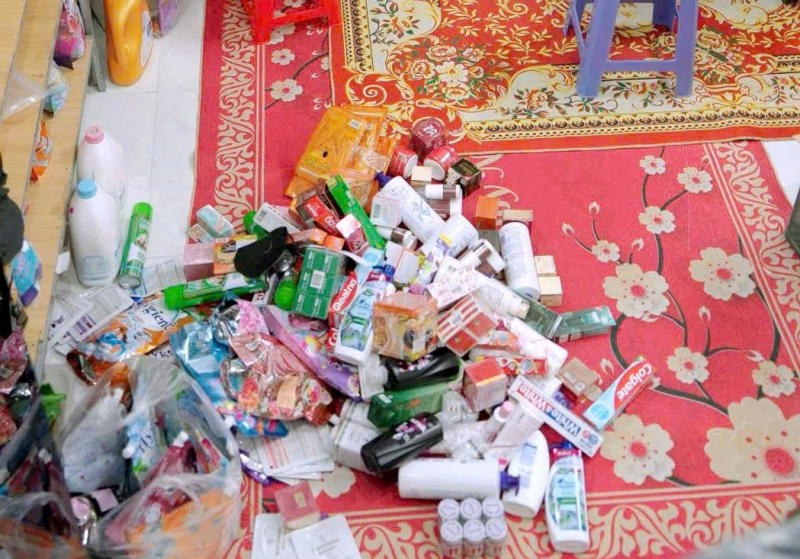 Mot so hang hoa dung de ban qua mang tai nha bi can Tran Thi Le Thu