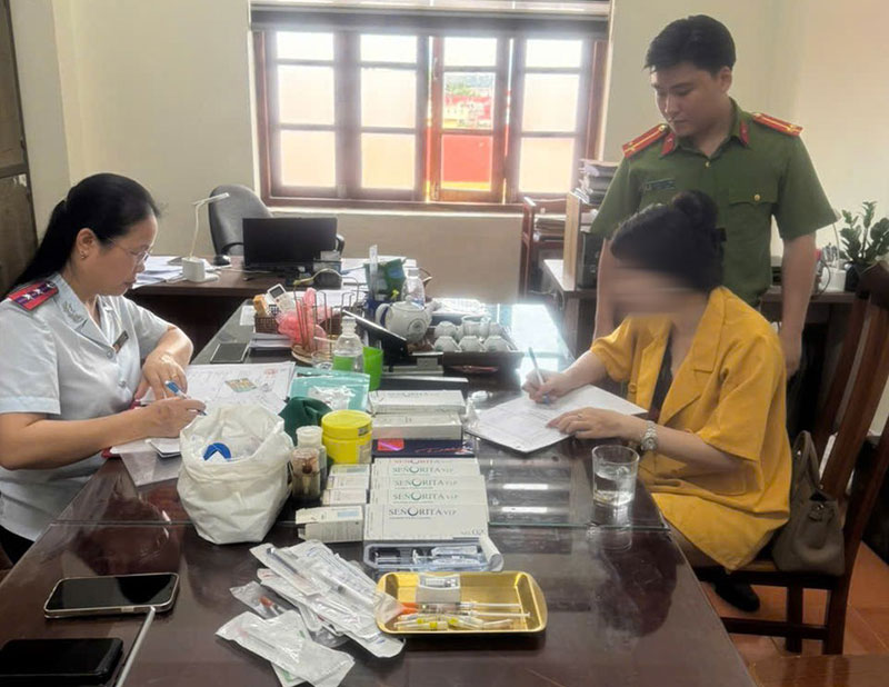 Nong Thi Soan lam viec voi luc luong chuc nang