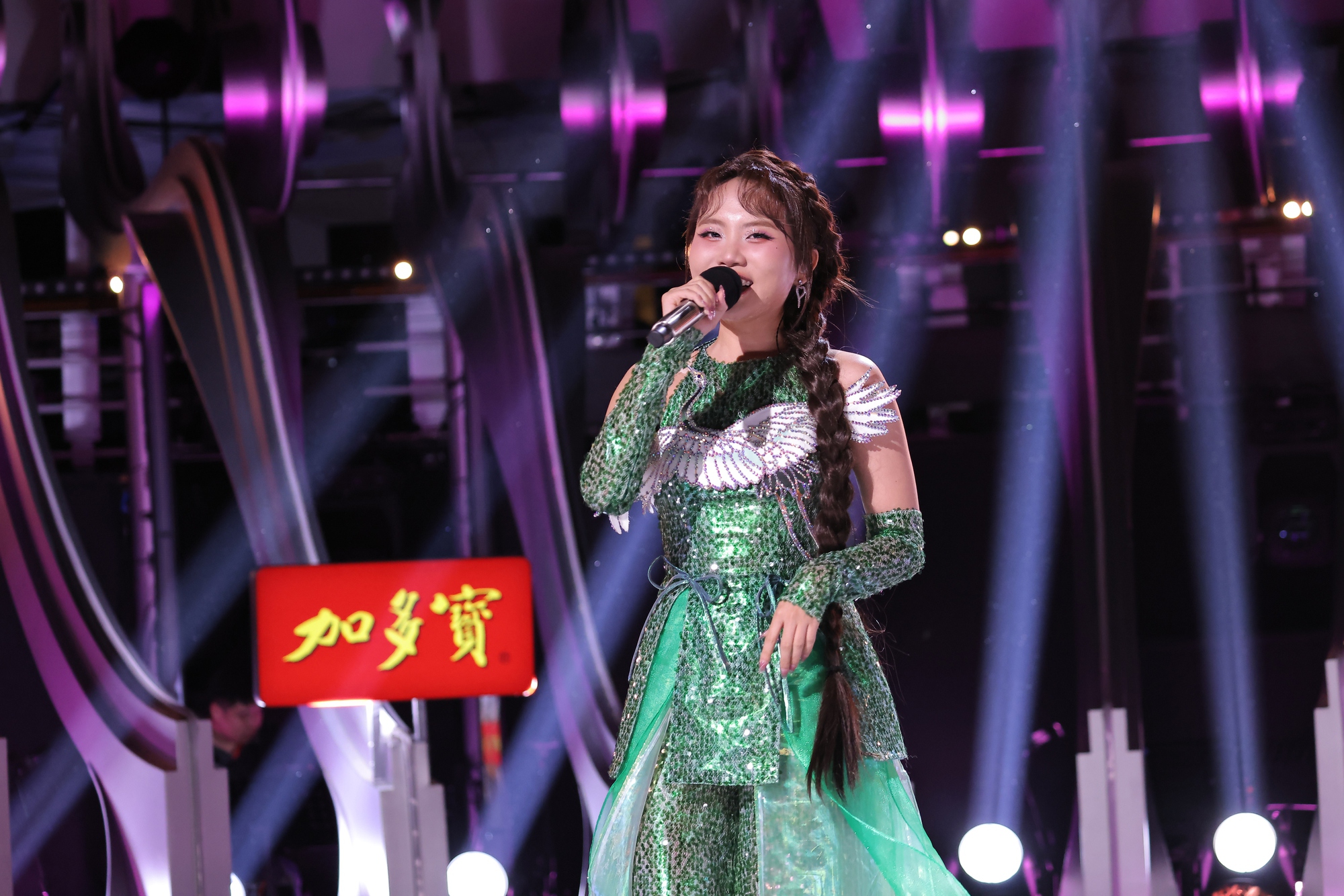 Phuong My Chi gay sot o SingAsia 2025 345566