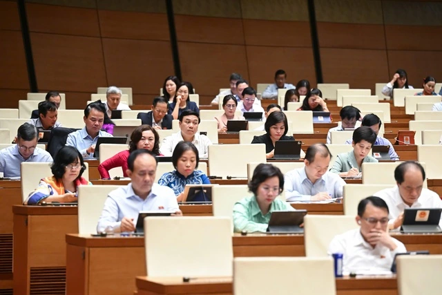 Từ năm học 2025-2026: Học sinh công lập được miễn học phí, hỗ trợ cho dân lập và tư thục 2 Quốc hội biểu quyết thông qua nghị quyết về phổ cập giáo dục trẻ mầm non 3 - 5 tuổi và miễn học phí