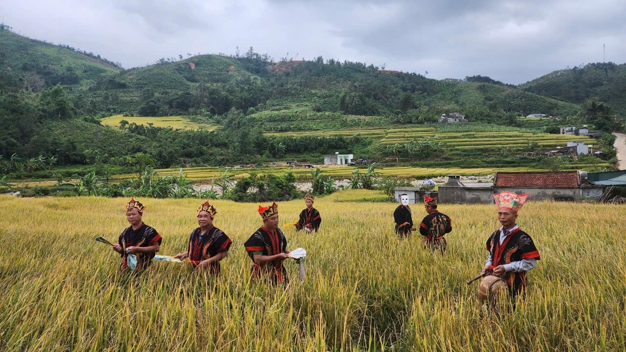 Tai hien le cau mua cua nguoi San Chi tai xa Dai Duc huyen Tien Yen 43556