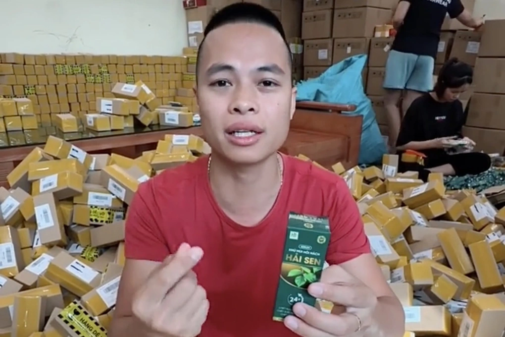 vu chu kenh tiktok gia dinh hai sen bi bat san pham vut day ben duong 1750155407321