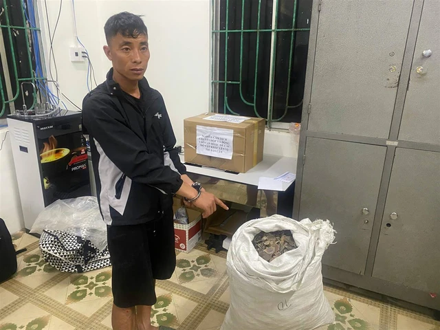 Doi tuong Nong Van Anh va tang vat la bao vay te te. 456767